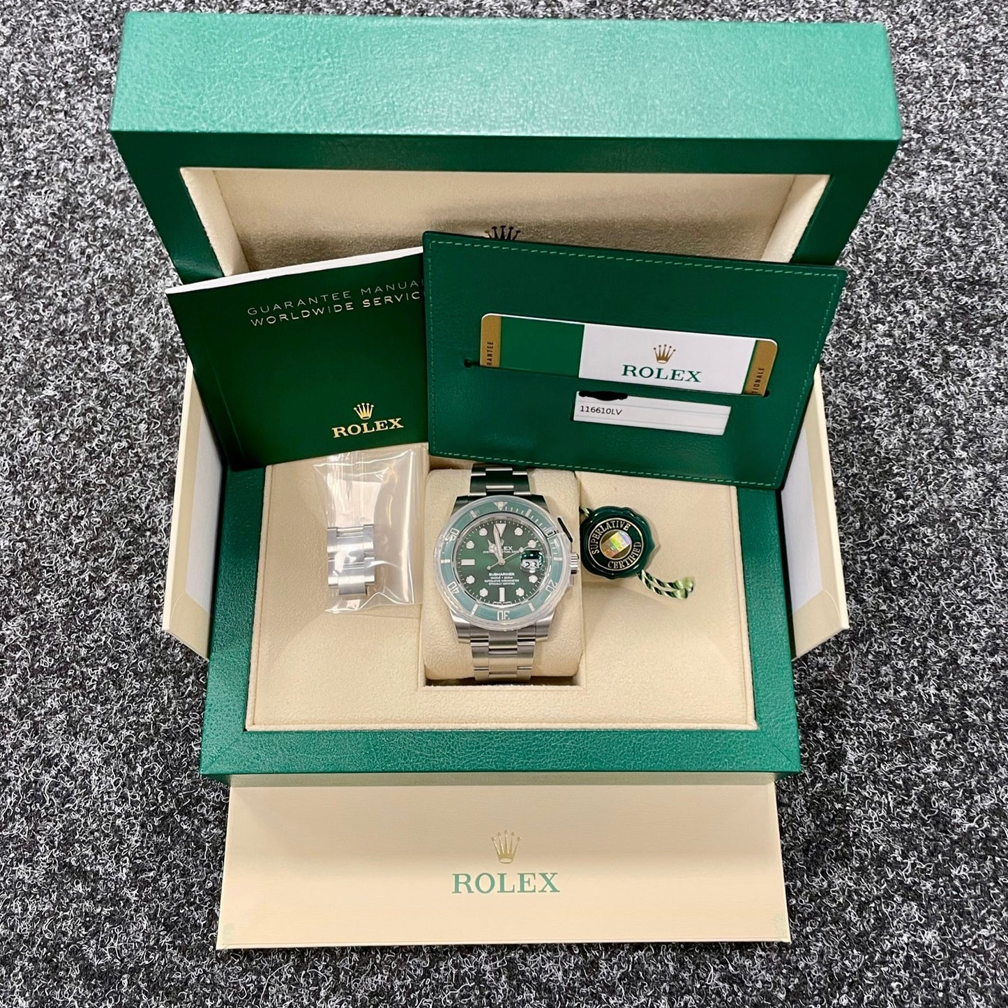 Rolex Submariner Date - 116610LV