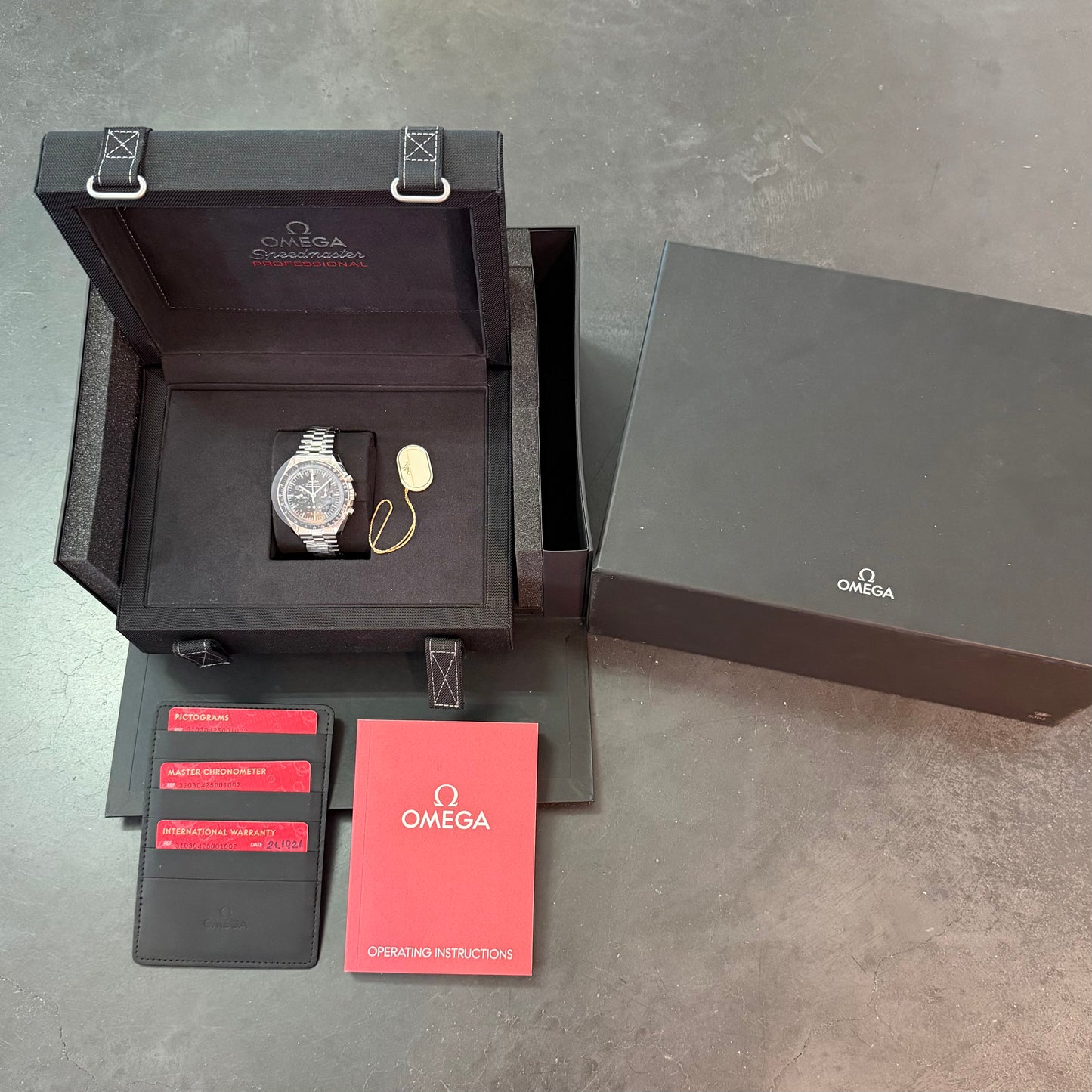 Omega Speedmaster Professional Moonwatch - 310.30.42.50.01.002