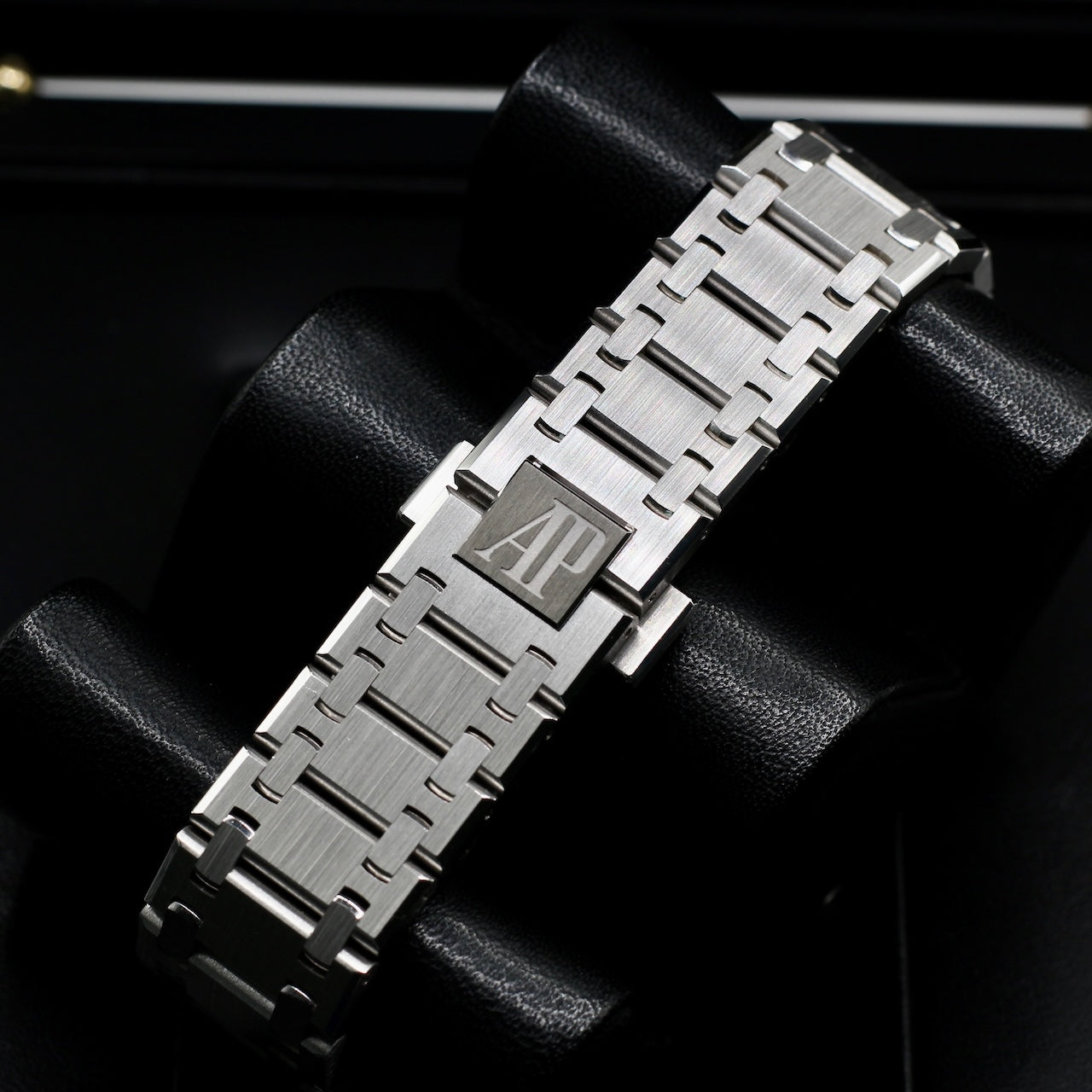 Audemars Piguet Royal Oak Jumbo 39 - 15202BC.OO.1240BC.01