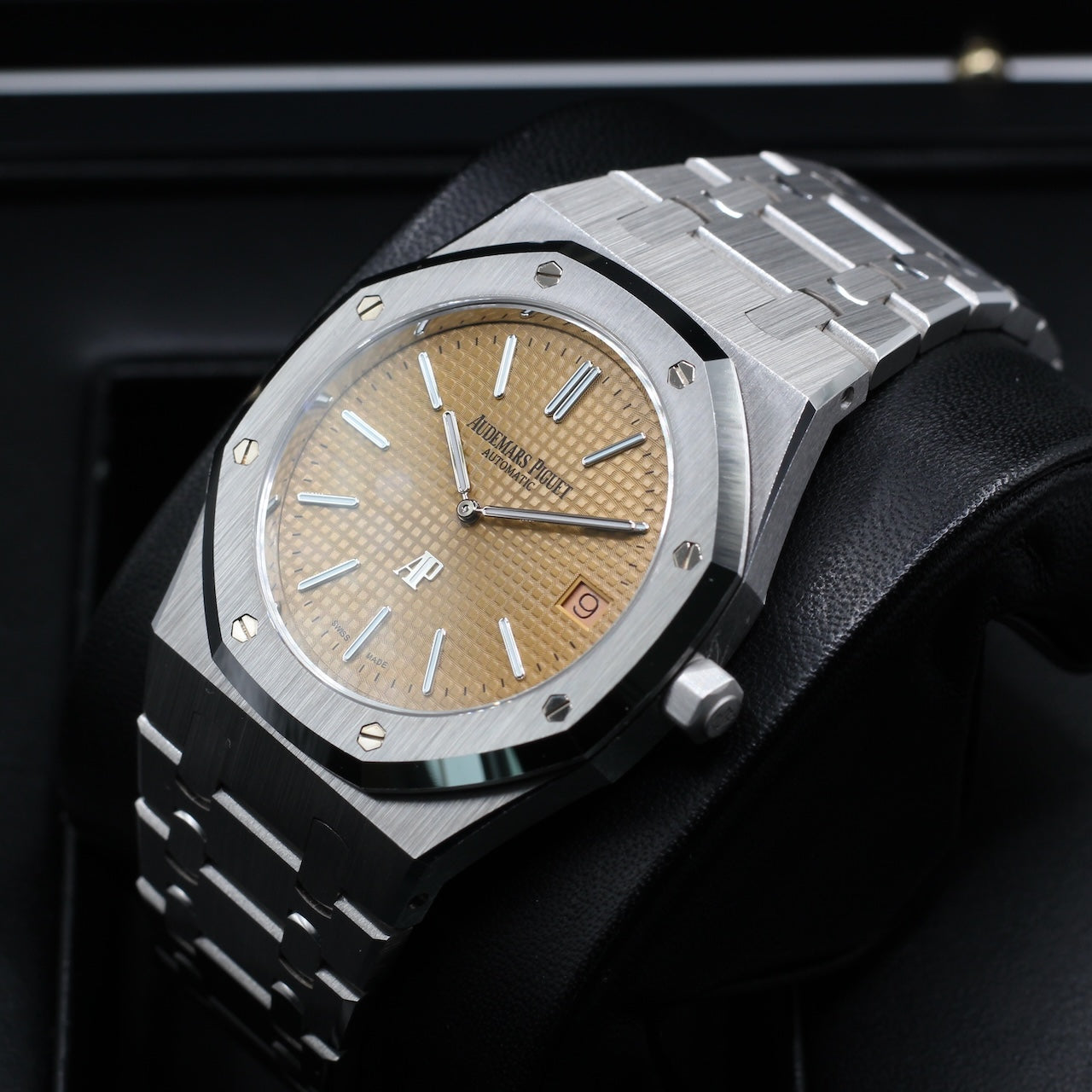 Audemars Piguet Royal Oak Jumbo 39 - 15202BC.OO.1240BC.01