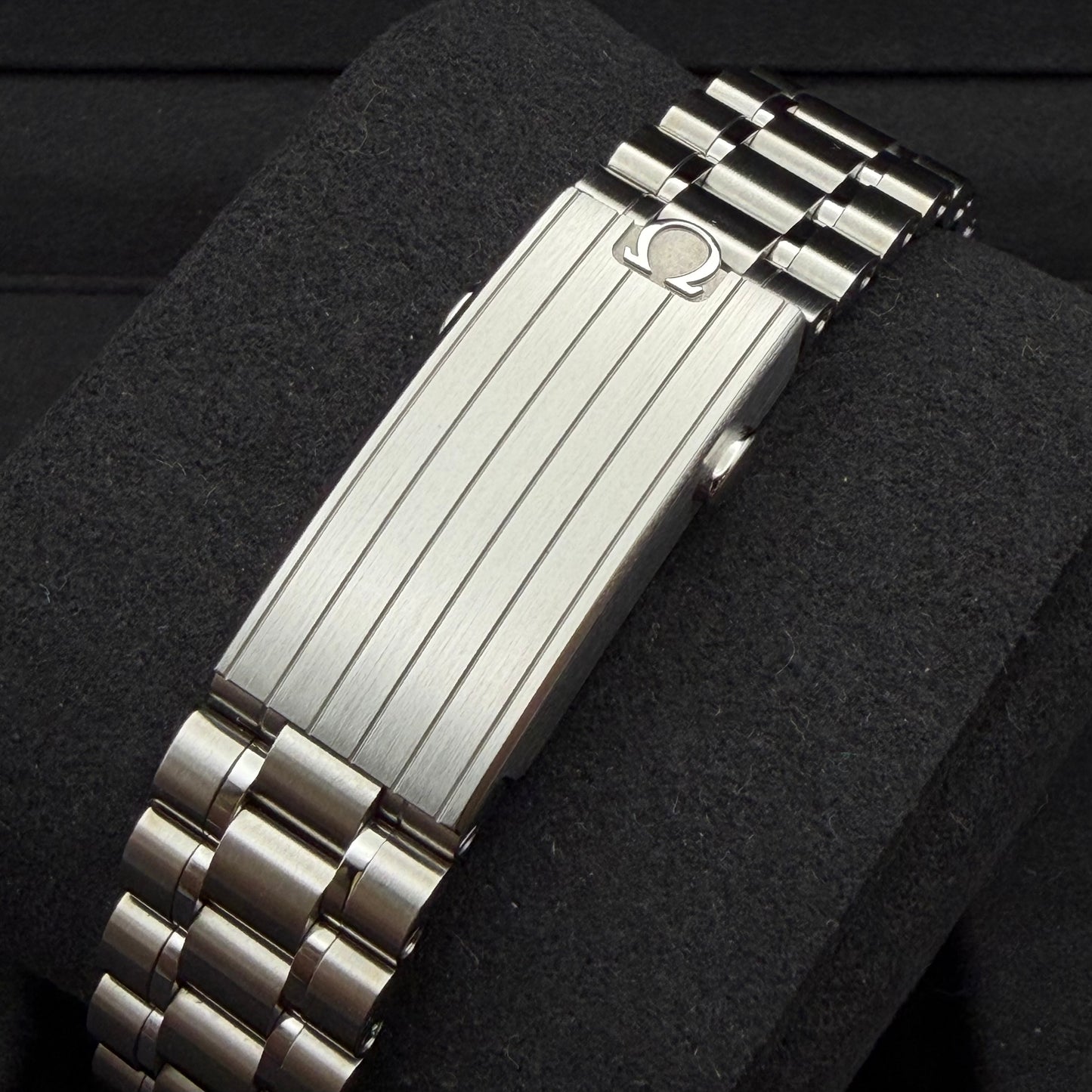Omega Speedmaster Professional Moonwatch „Reverse Panda“ - 310.30.42.50.01.004