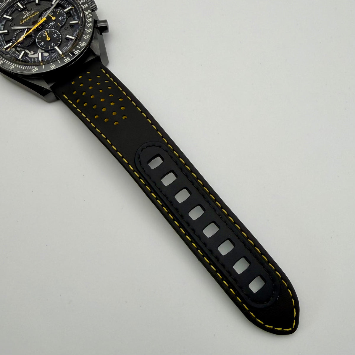 Omega Speedmaster Dark Side of the Moon Apollo 8 - 311.92.44.30.01.001