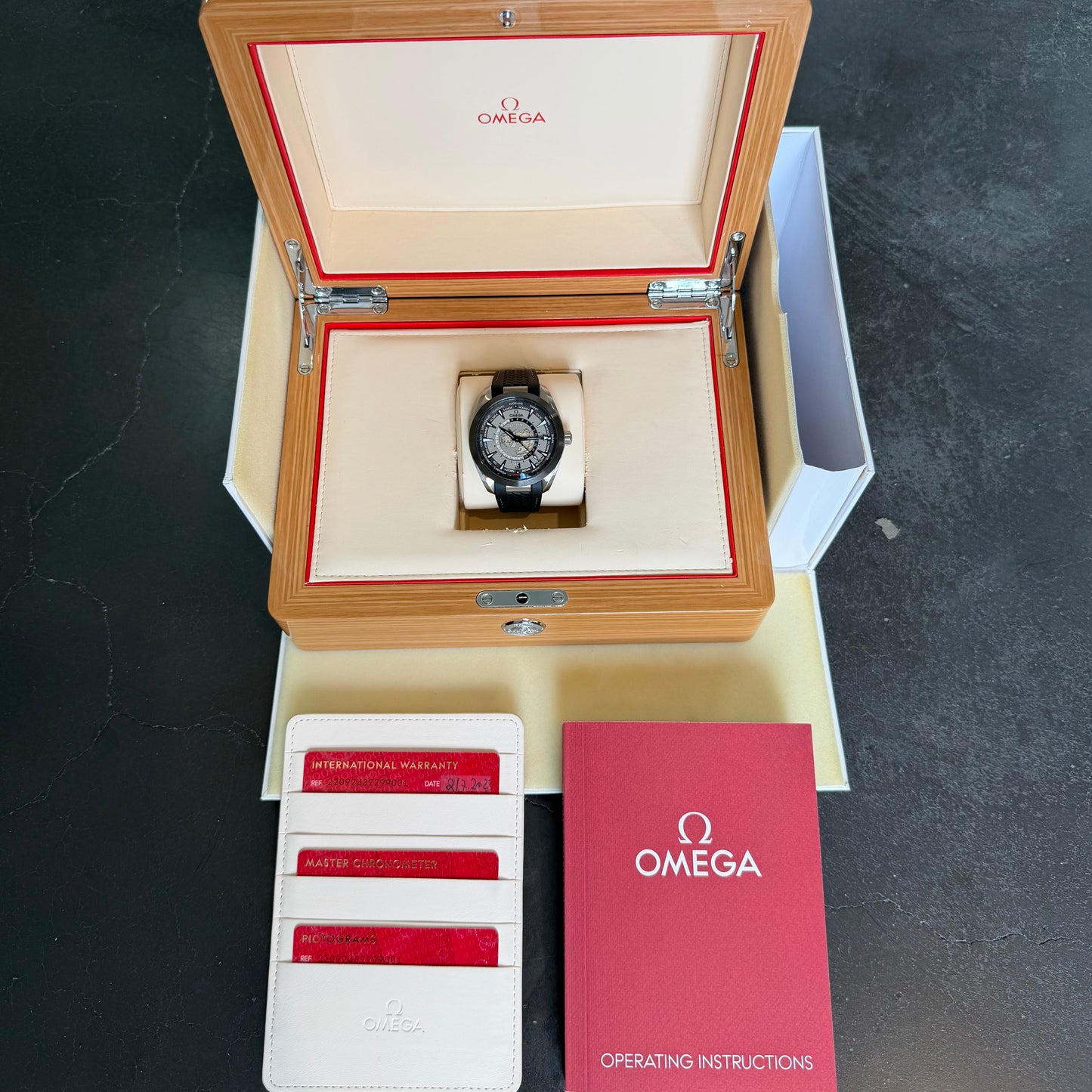 Omega Seamaster Aqua Terra GMT Worldtimer - 220.92.43.22.99.001