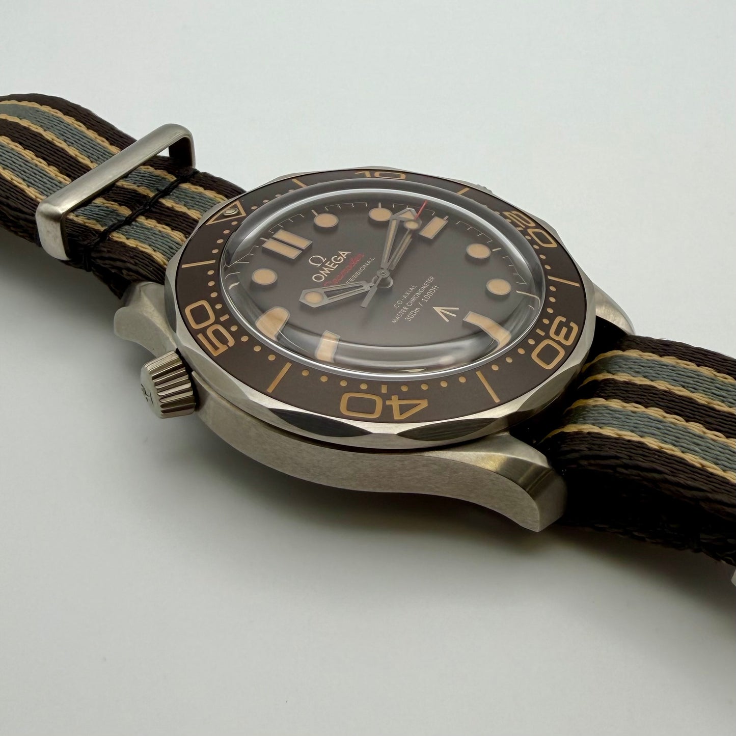 Omega Seamaster Diver 300M James Bond 007 - 210.92.42.20.01.001