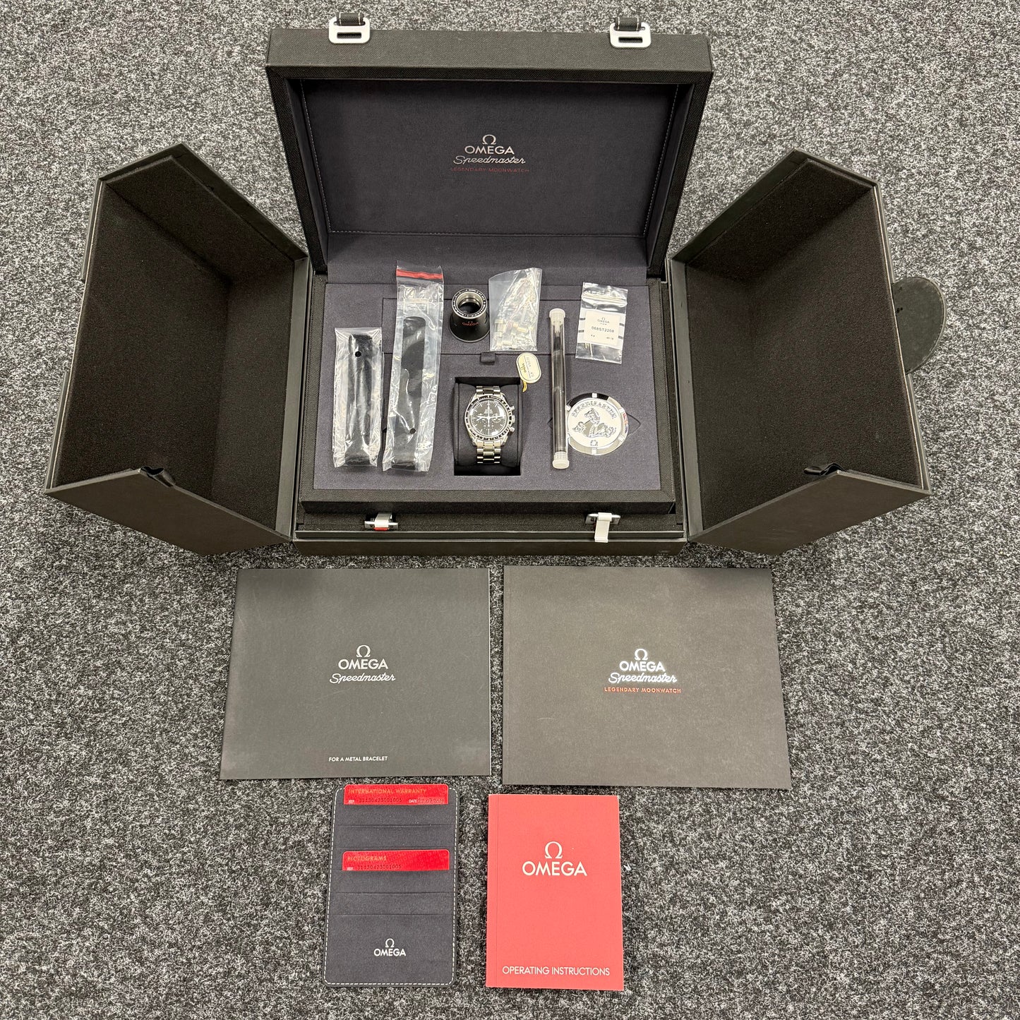 Omega Speedmaster Professional Moonwatch - 311.30.42.30.01.005