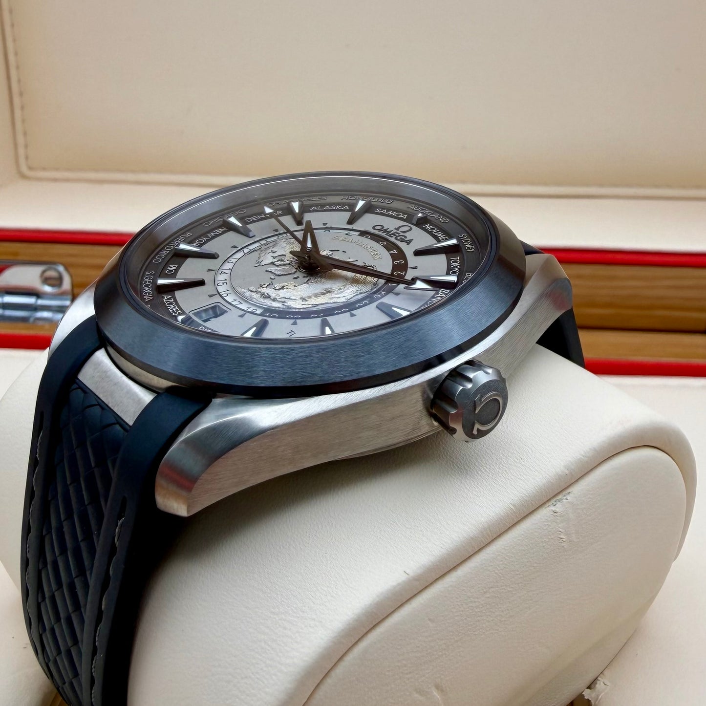 Omega Seamaster Aqua Terra GMT Worldtimer - 220.92.43.22.99.001