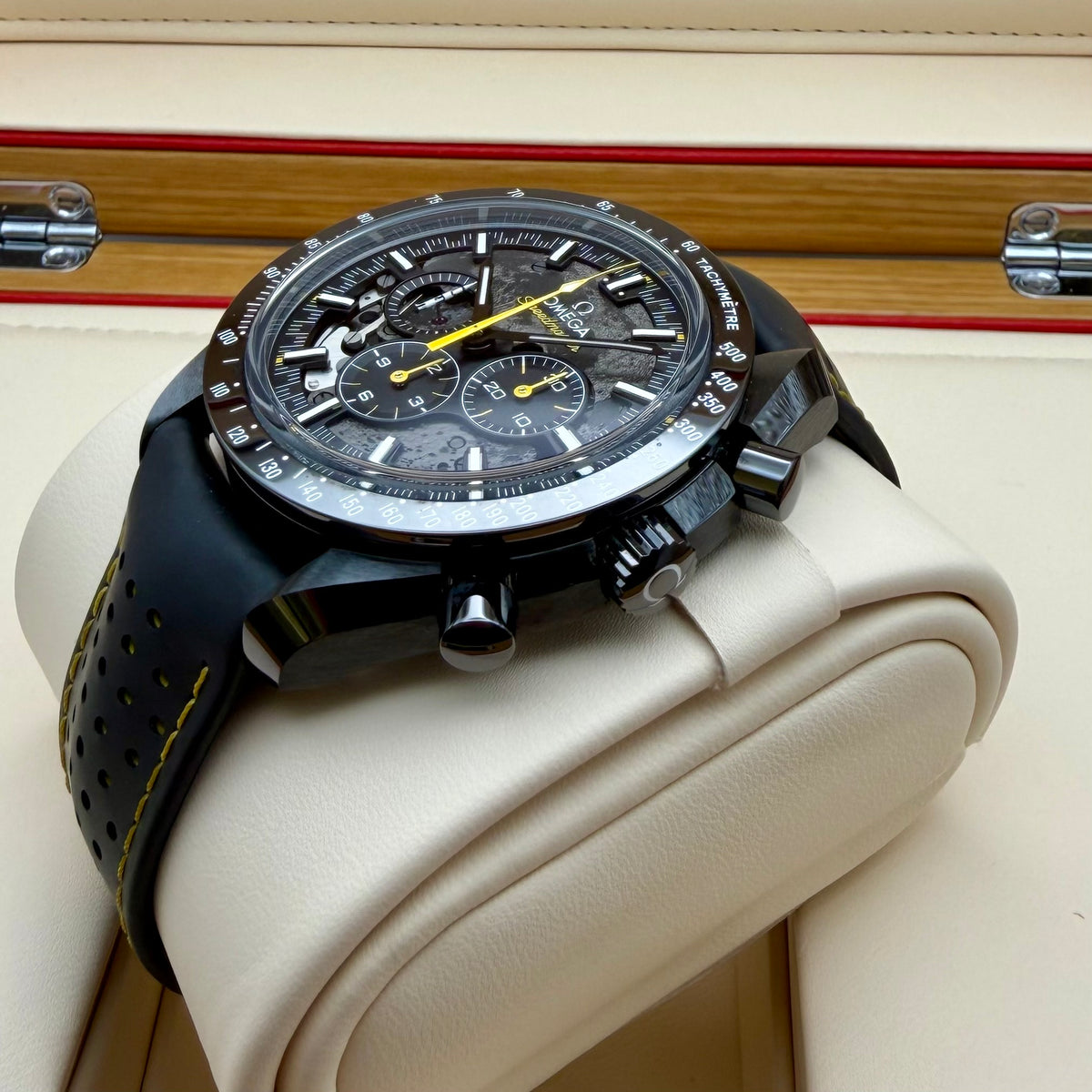 Omega Speedmaster Dark Side of the Moon Apollo 8 - 310.92.44.50.01.001