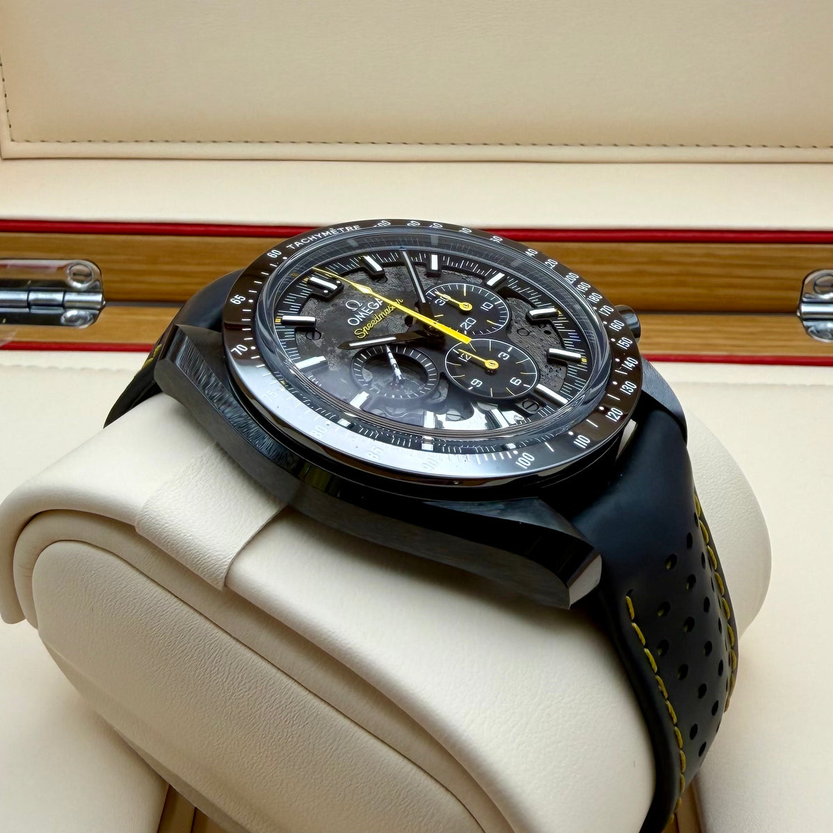Omega Speedmaster Dark Side of the Moon Apollo 8 - 310.92.44.50.01.001