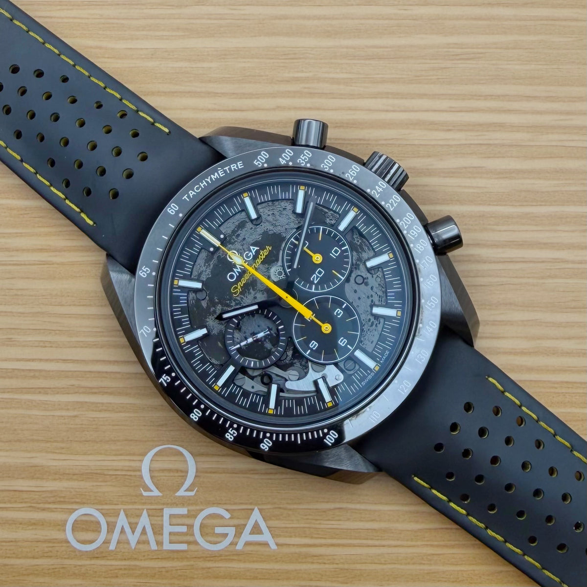 Omega Speedmaster Dark Side of the Moon Apollo 8 - 310.92.44.50.01.001