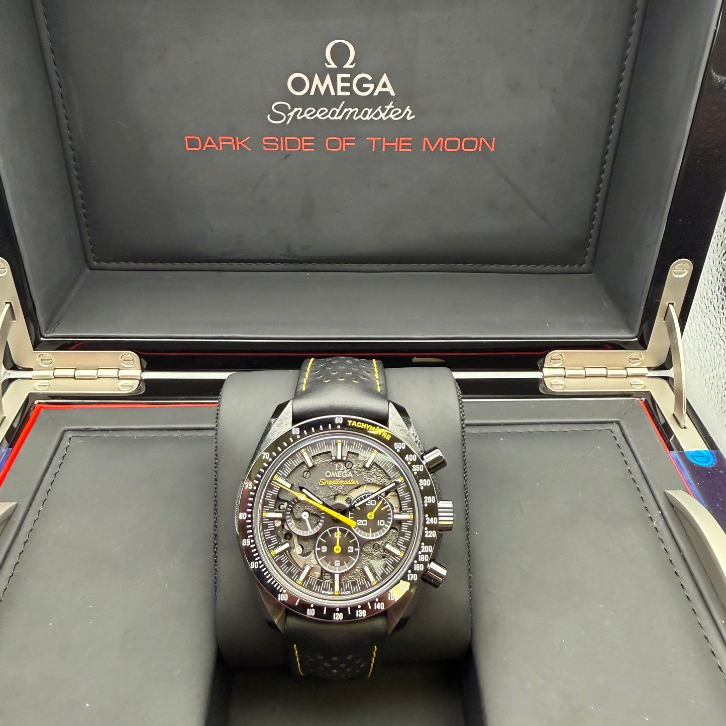 Omega Speedmaster Dark Side of the Moon „Apollo 8“ - 311.92.44.30.01.001