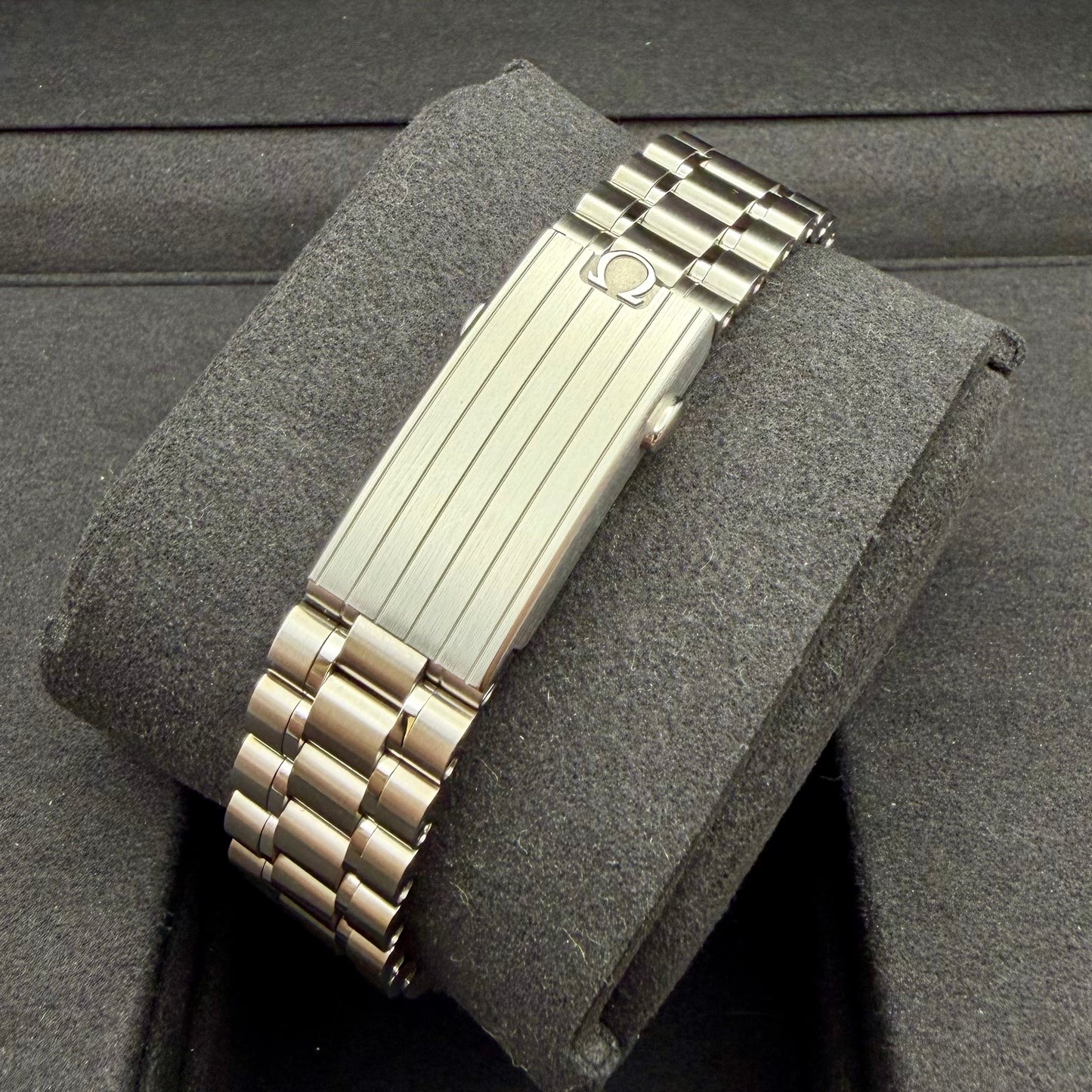 Omega Speedmaster Professional Moonwatch „Reverse Panda“ - 310.30.42.50.01.004
