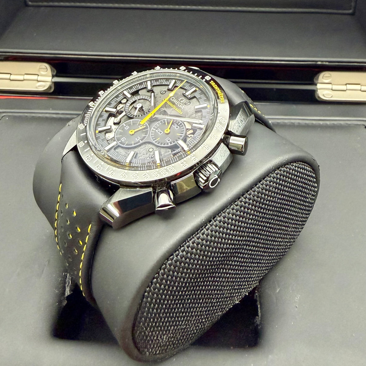 Omega Speedmaster Dark Side of the Moon Apollo 8 - 311.92.44.30.01.001