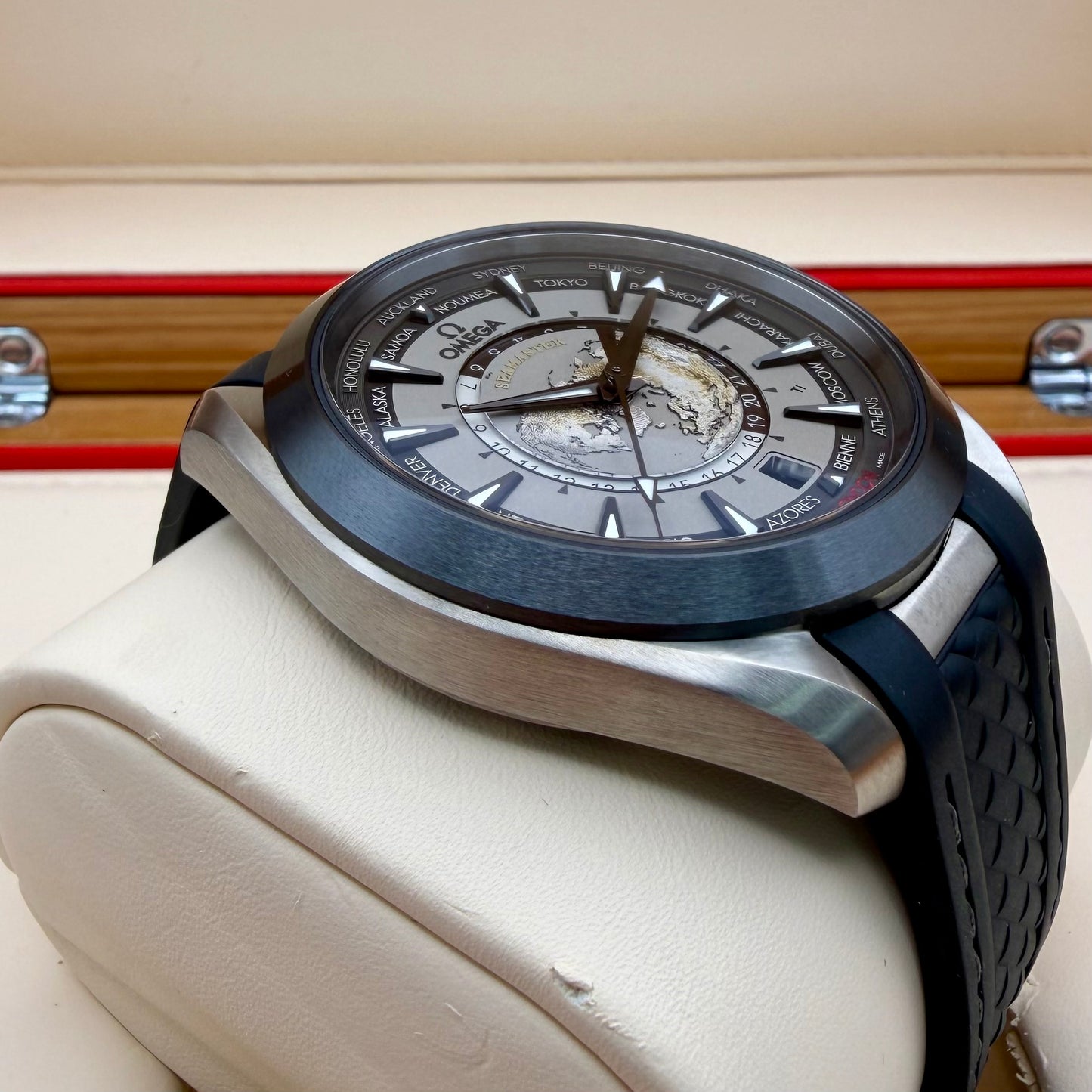 Omega Seamaster Aqua Terra GMT Worldtimer - 220.92.43.22.99.001