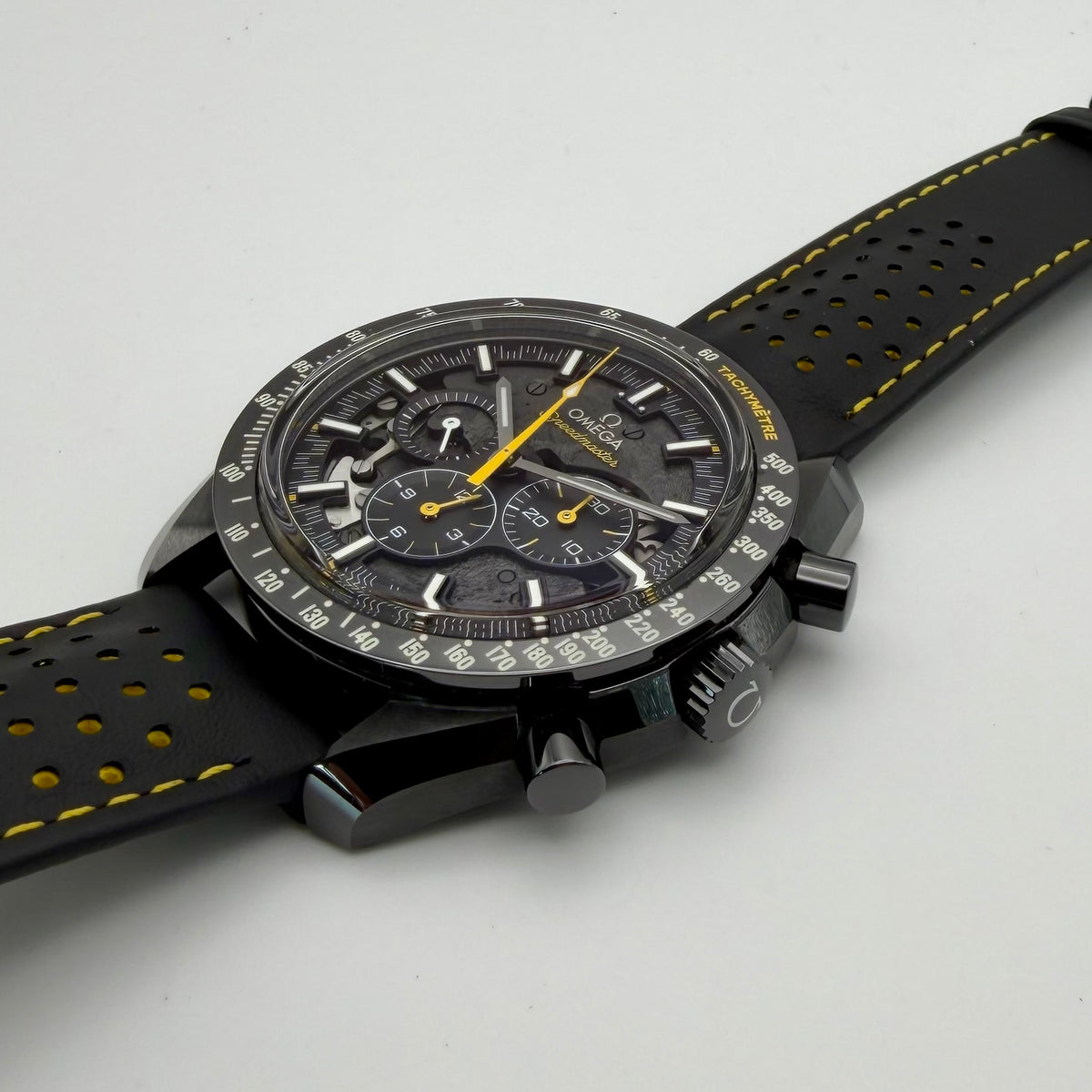Omega Speedmaster Dark Side of the Moon Apollo 8 - 311.92.44.30.01.001