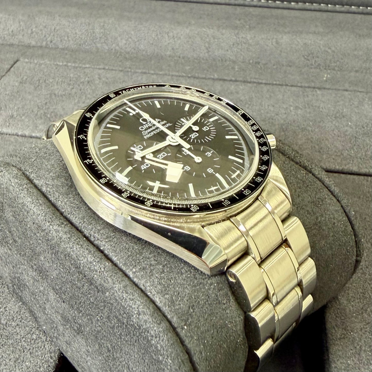 Omega Speedmaster Professional Moonwatch - 311.30.42.30.01.005