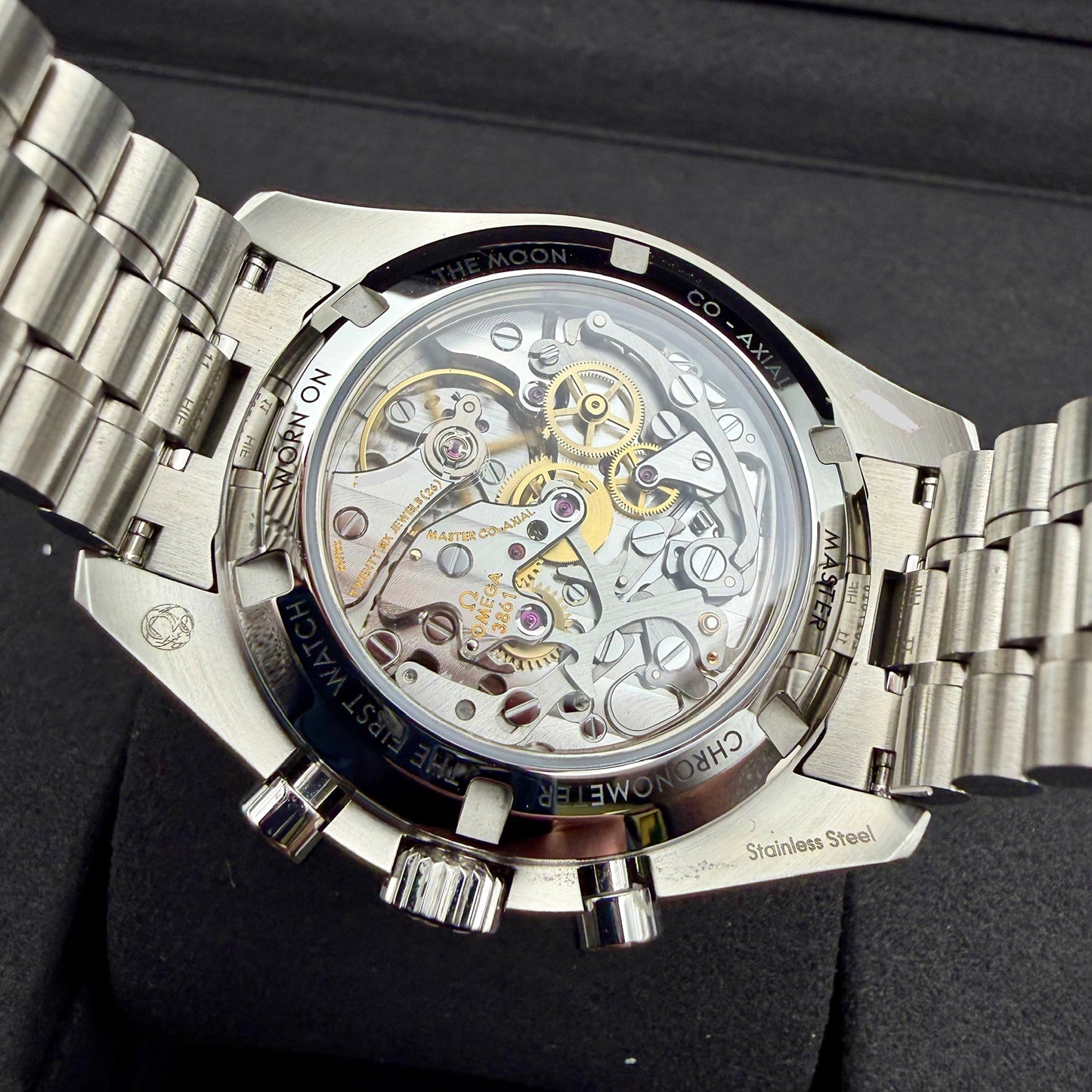 Omega Speedmaster Professional Moonwatch „Reverse Panda“ - 310.30.42.50.01.004