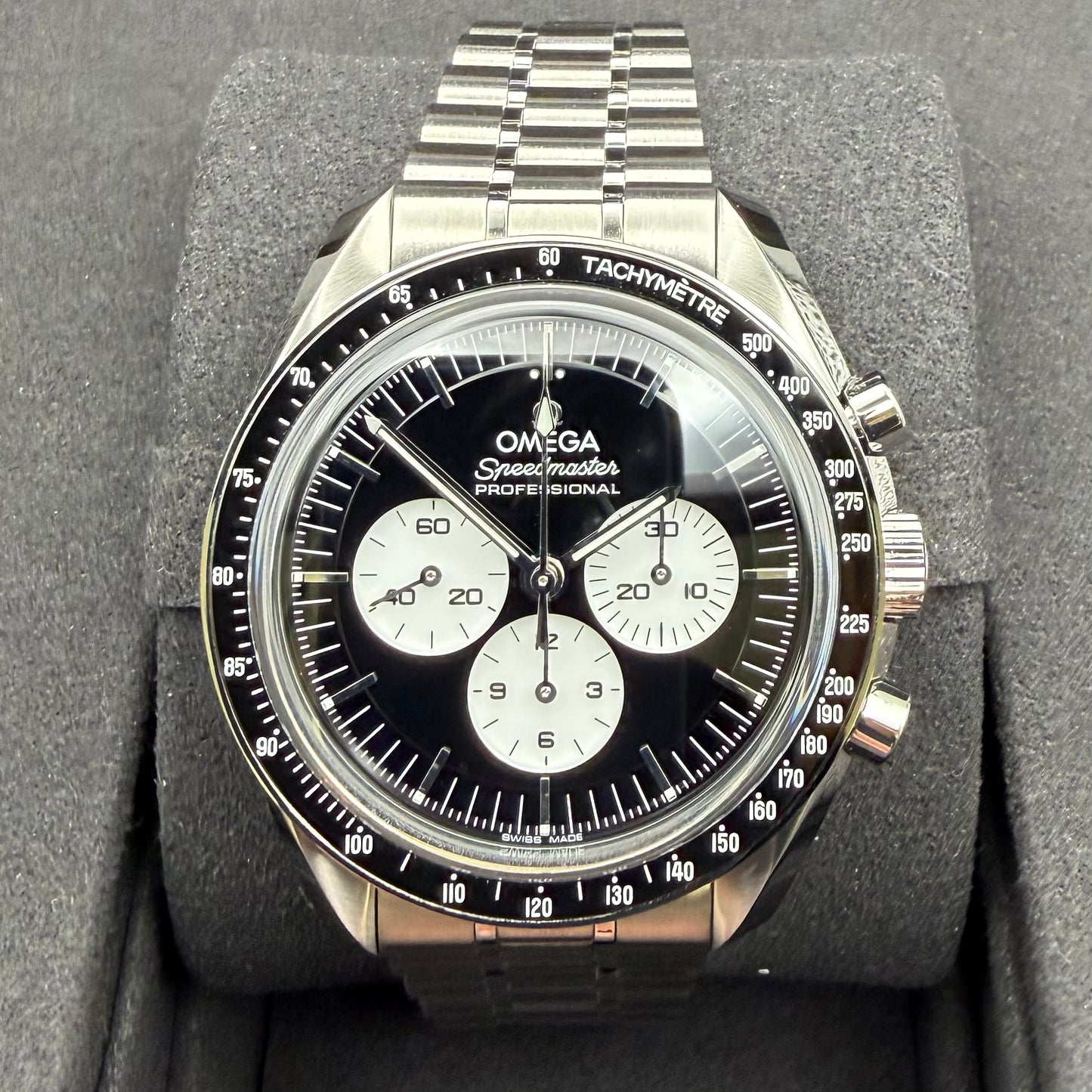 Omega Speedmaster Professional Moonwatch „Reverse Panda“ - 310.30.42.50.01.004