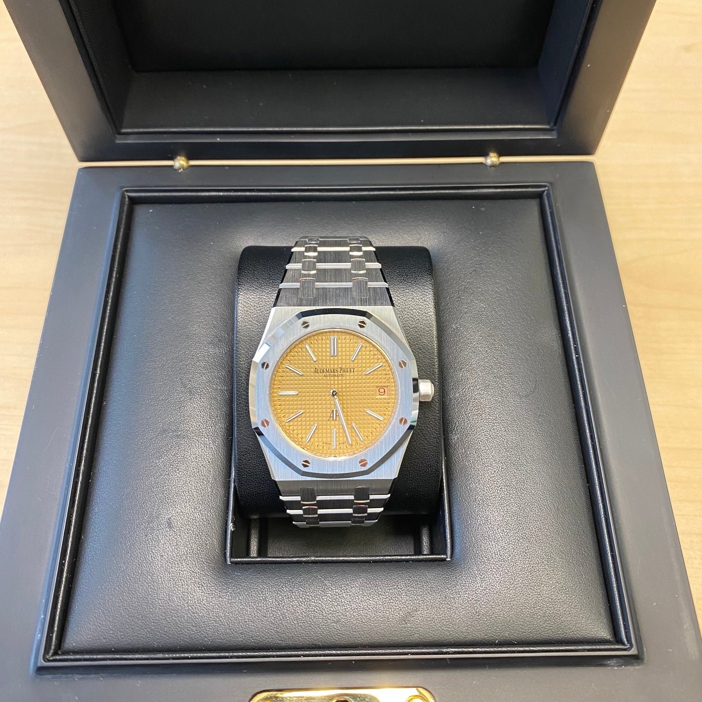 Audemars Piguet Royal Oak Jumbo 39 - 15202BC.OO.1240BC.01