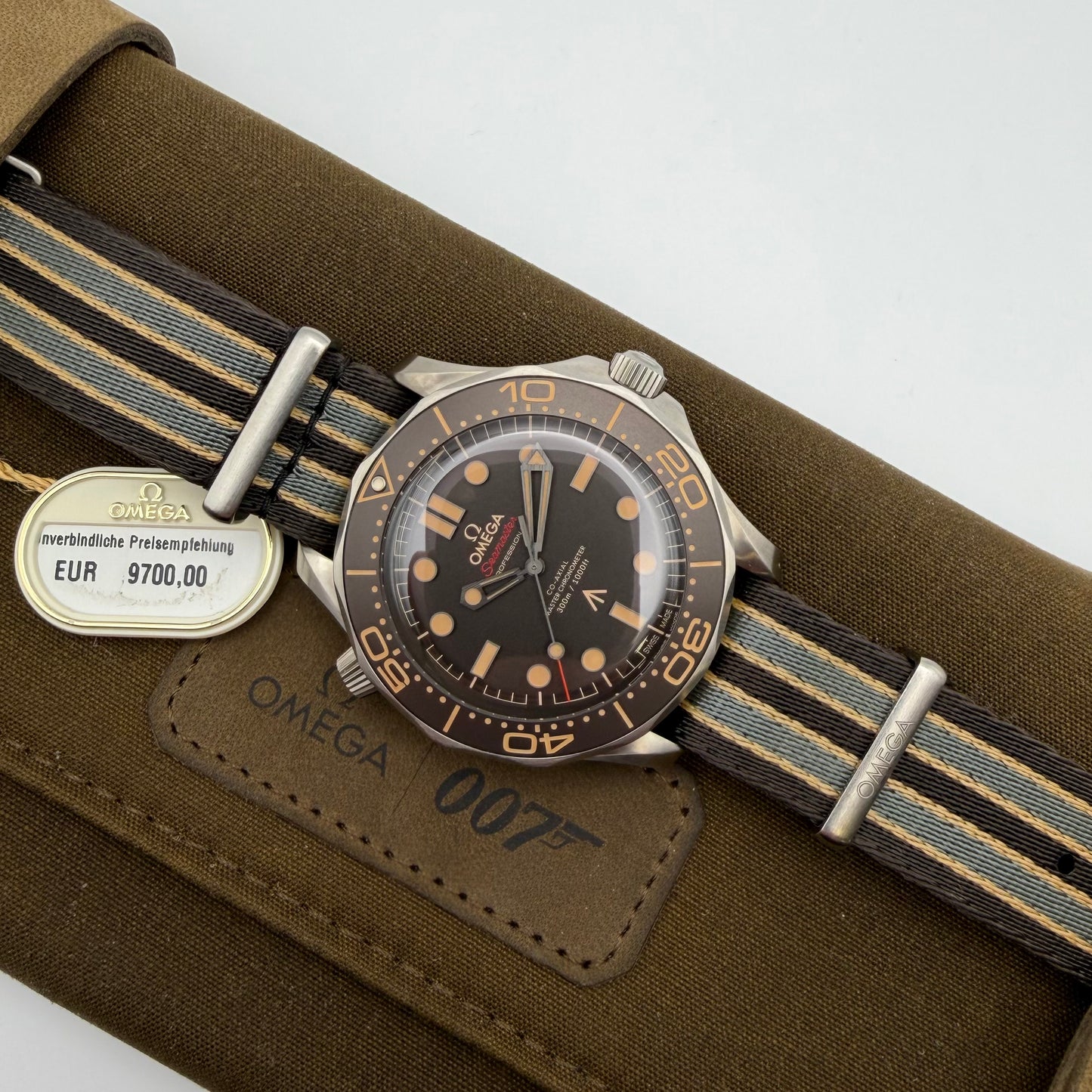 Omega Seamaster Diver 300M James Bond 007 - 210.92.42.20.01.001