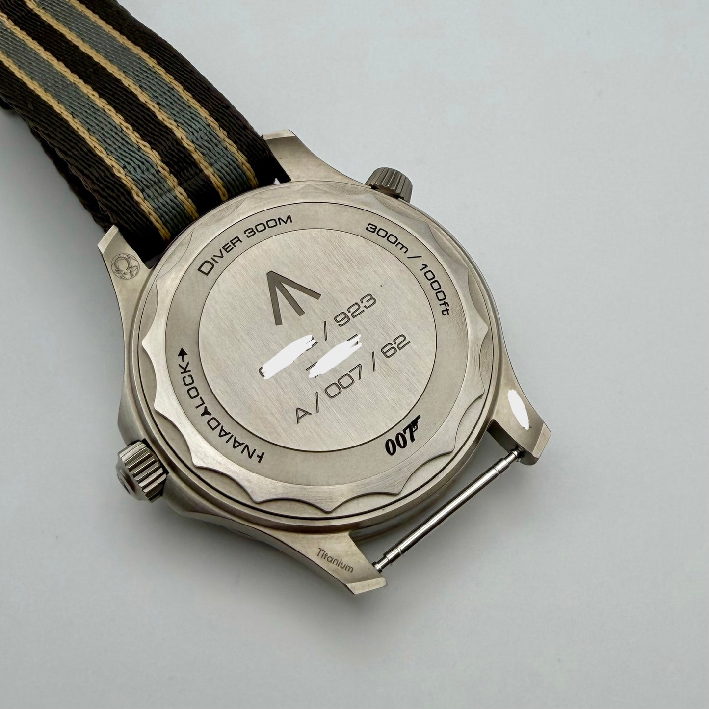 Omega Seamaster Diver 300M James Bond 007 - 210.92.42.20.01.001