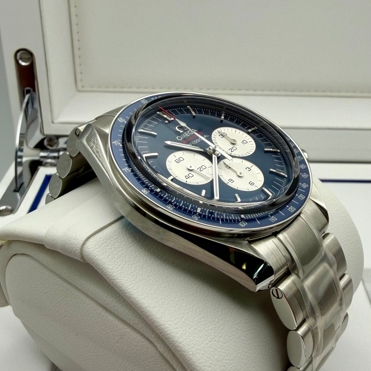 Omega Speedmaster Tokyo 2020 Limited Edition - 522.30.42.30.03.001