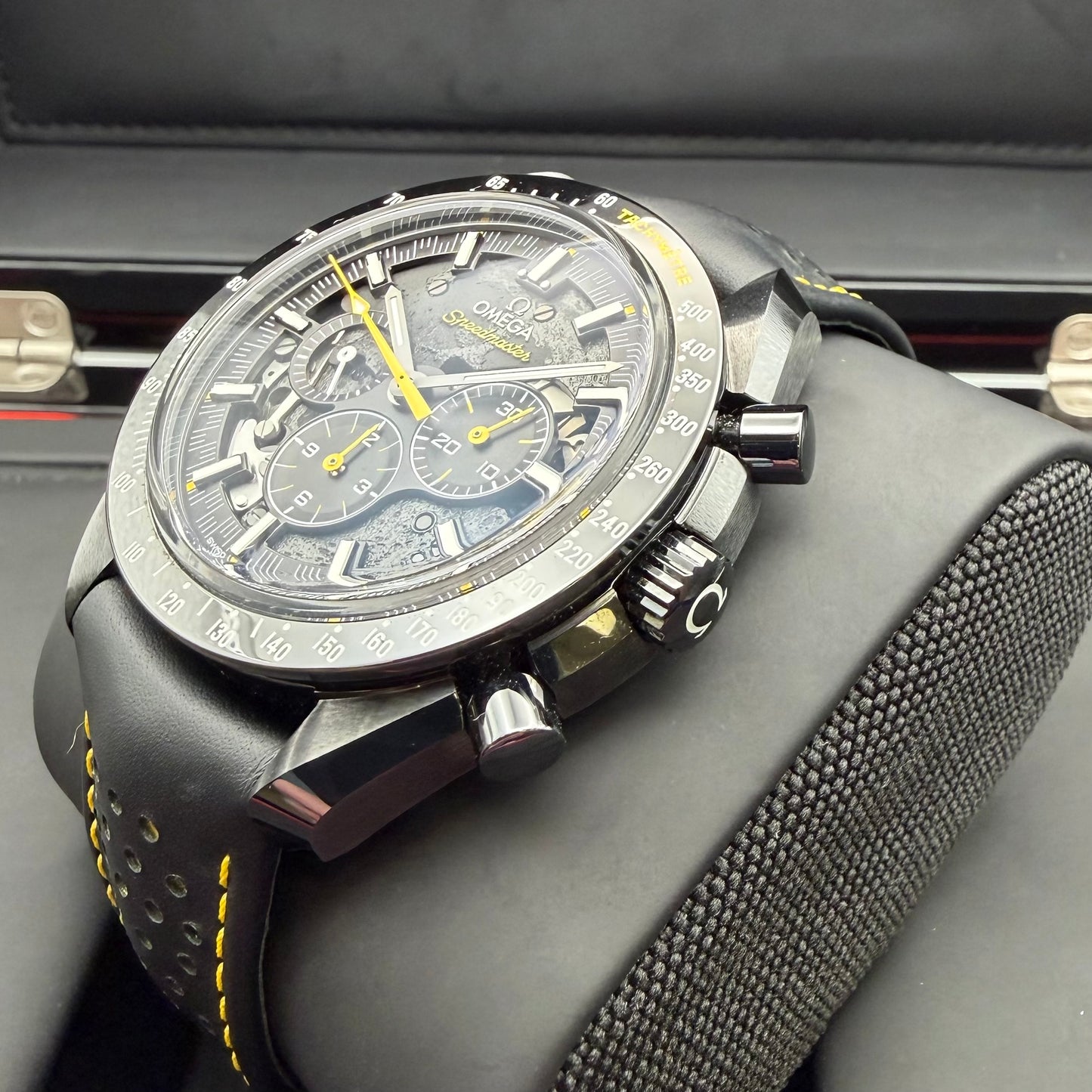 Omega Speedmaster Dark Side of the Moon „Apollo 8“ - 311.92.44.30.01.001