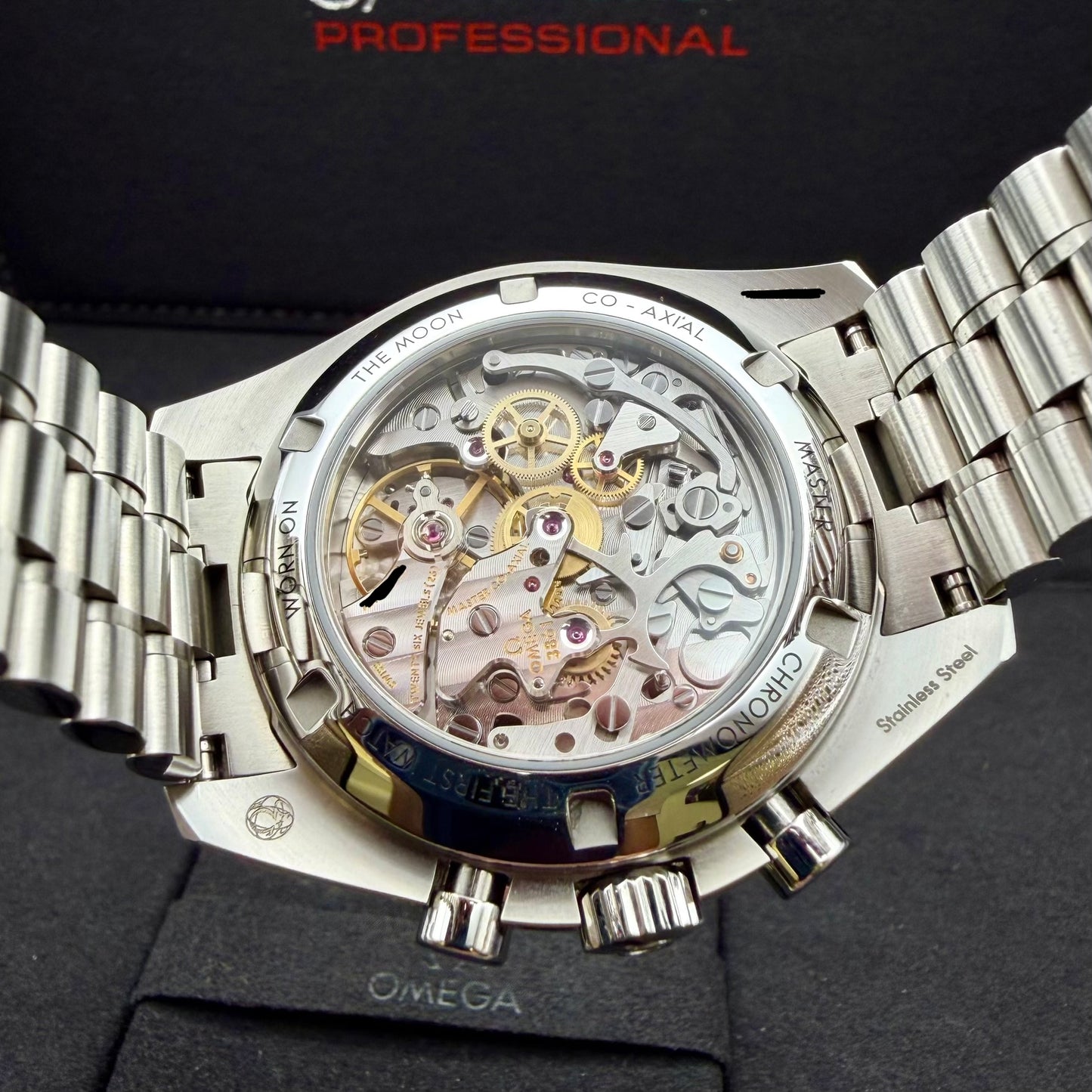 Omega Speedmaster Professional Moonwatch „Reverse Panda“ - 310.30.42.50.01.004