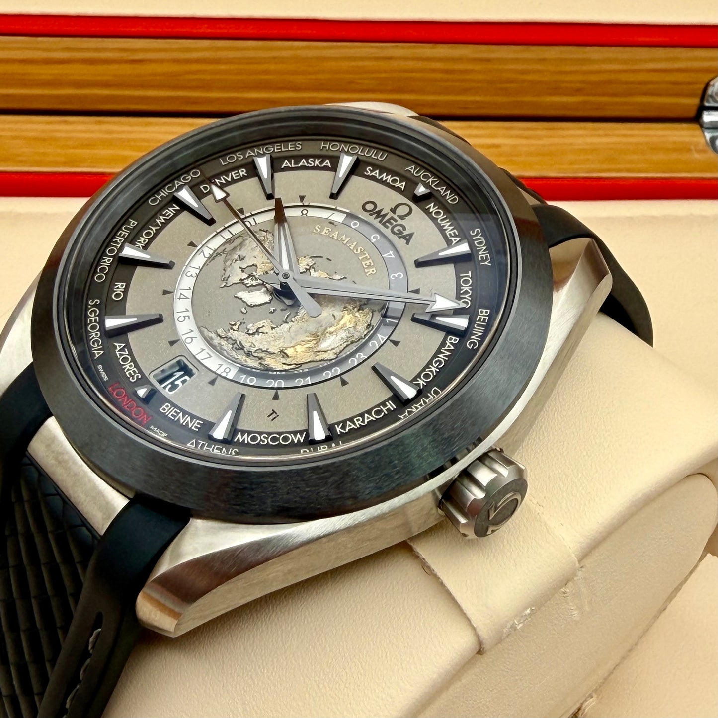 Omega Seamaster Aqua Terra GMT Worldtimer - 220.92.43.22.99.001